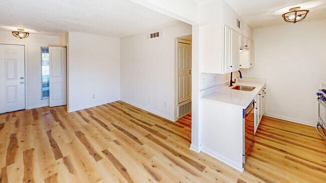 Primary Photo - Central Austin One Bedroom Gem – Walk to Central Market!