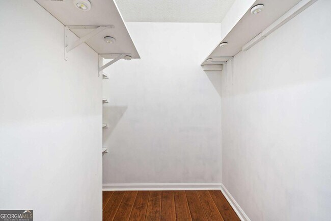 Building Photo - 151 Old Ferry Way