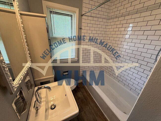 Building Photo - 4911 W Tesch Ave