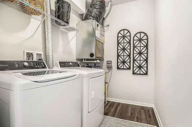 Building Photo - 368 Beacon Light Cir