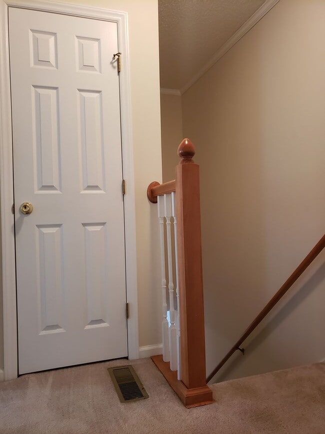 Building Photo - 2-bedroom, 2.5 bathroom townhome