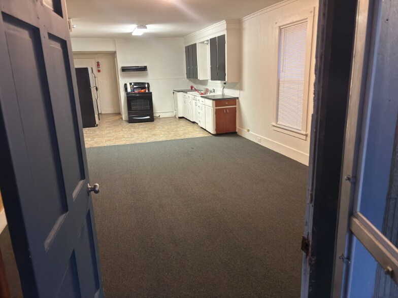 Building Photo - 47 Elkins St