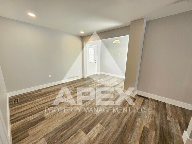 Building Photo - 3411/3413 Harvey Drive