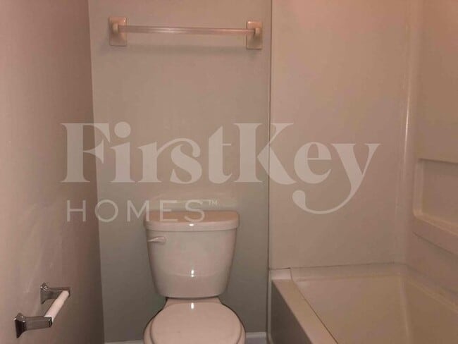 Building Photo - 5923 Willow Springs Dr