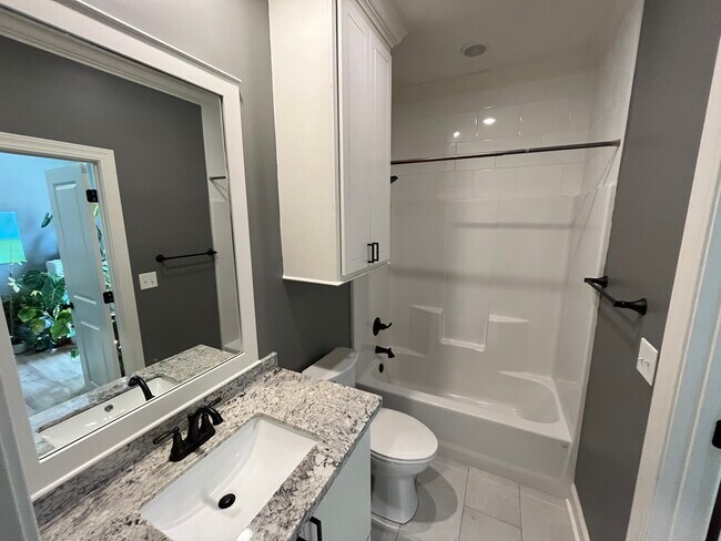 Building Photo - 837 Longleaf Circle-