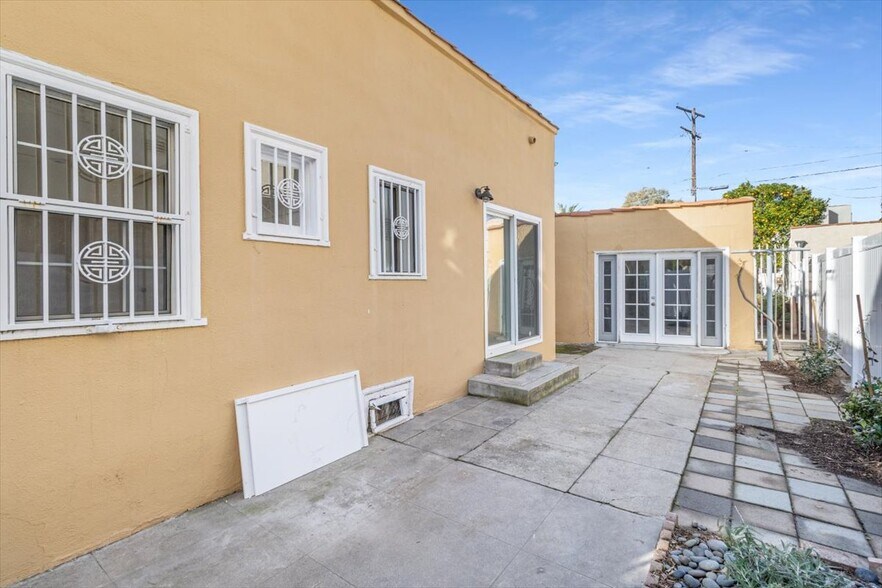 entrance from 2nd bedroom to side yard - 1185 S Tremaine Ave