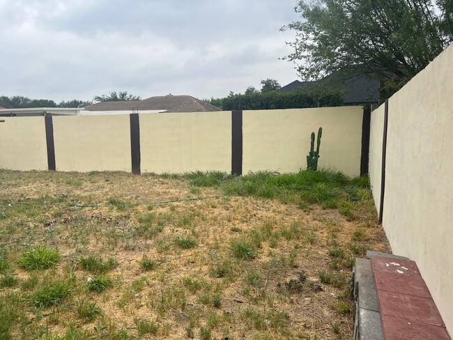 Building Photo - 1616 Jacaranda Ct