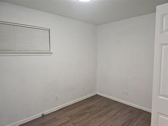 Building Photo - 7300 Bennett Ave