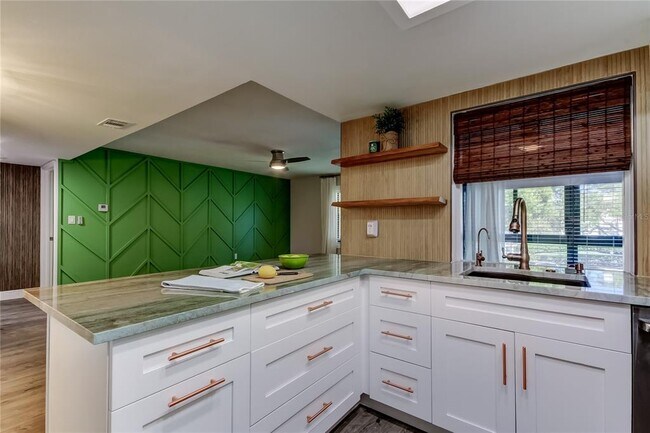 Building Photo - 2673 Sabal Springs Cir