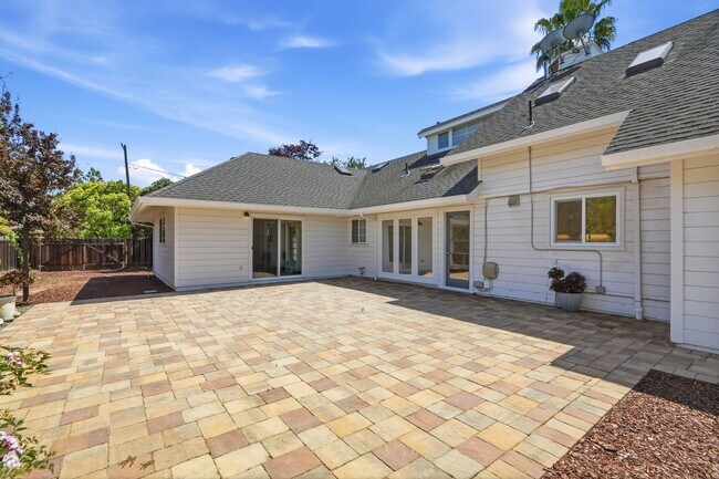 Building Photo - Light-Filled Home on Expansive Lot in Top-Rated School District with Vaulted Ceilings & Entertain...