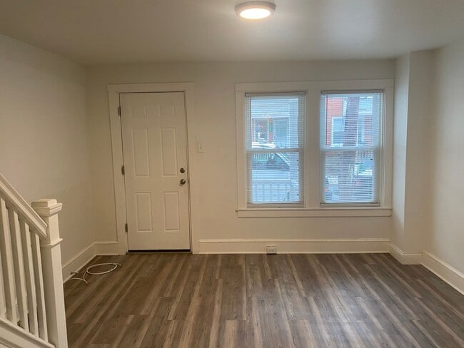 Building Photo - Cozy 2 Bedroom Home with Central Air!