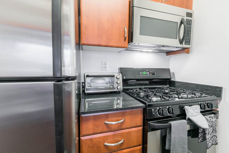 Building Photo - 47 E 33rd St