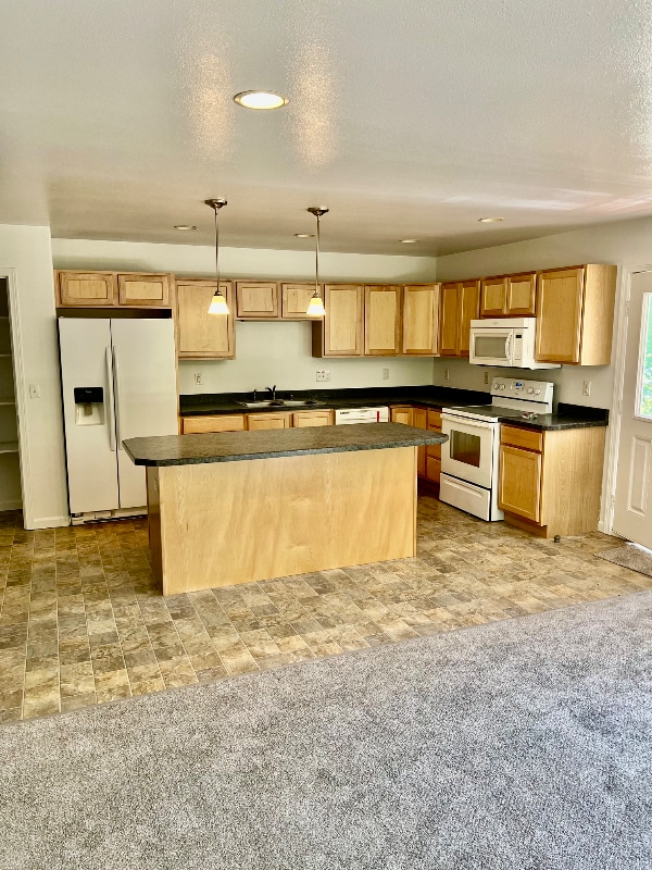 Building Photo - 6101 Lombard Cir