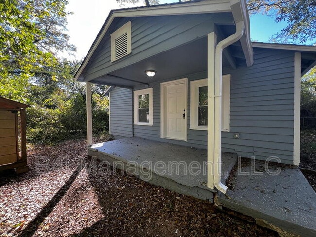 Building Photo - 1334 W Poplar St