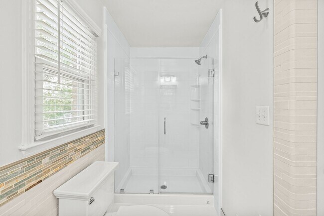 Building Photo - Fully Remodeled Ranch Style Home In South Park! (Landscaping Included)