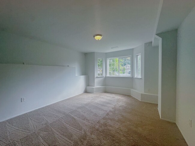 Building Photo - Beautiful 4-Bedroom 3-Bath Home in Marysvi...