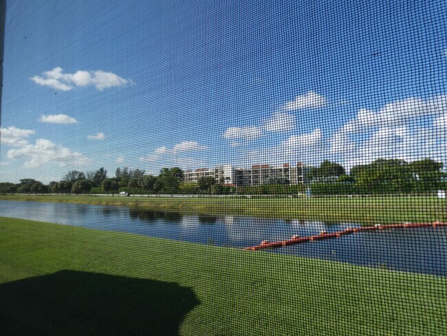 Building Photo - 2841 N Oakland Forest Dr