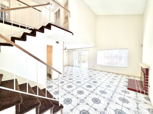 Building Photo - Gated 3 Bedroom 2.5 Bath Home with Bonus Room & Private Balcony