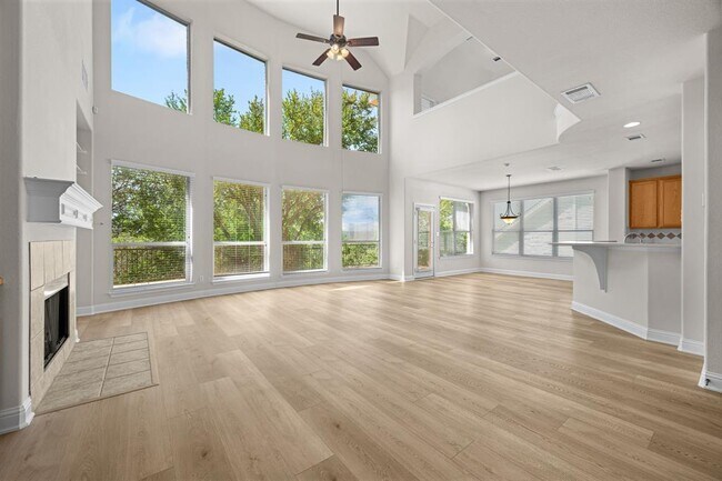 Building Photo - 6819 Chalk Hill Dr