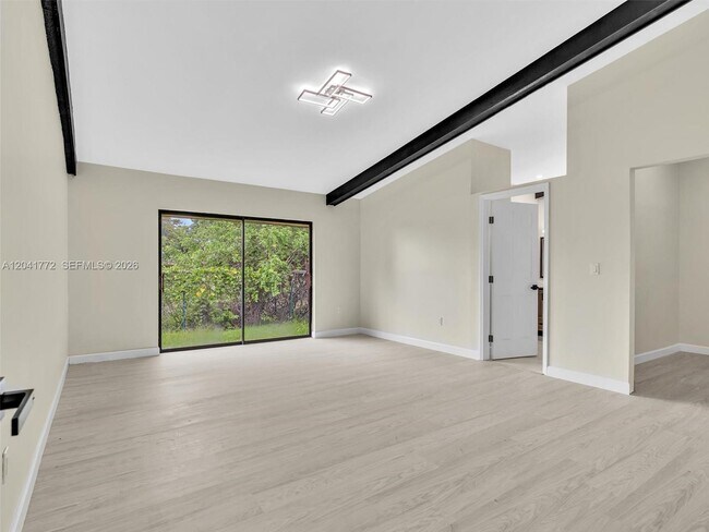 Building Photo - 8813 NW Paradise Ct