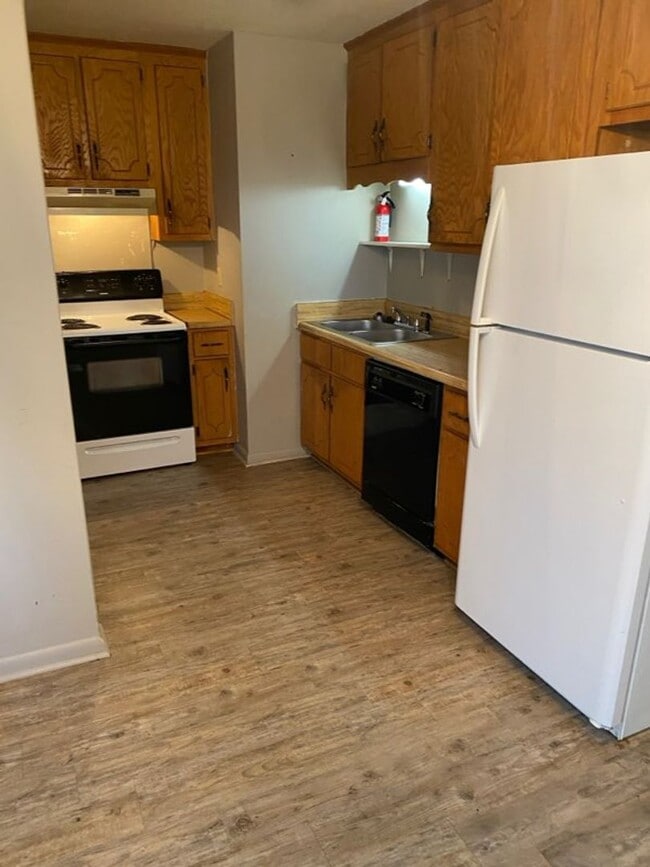 Building Photo - Monthly Paid Rent