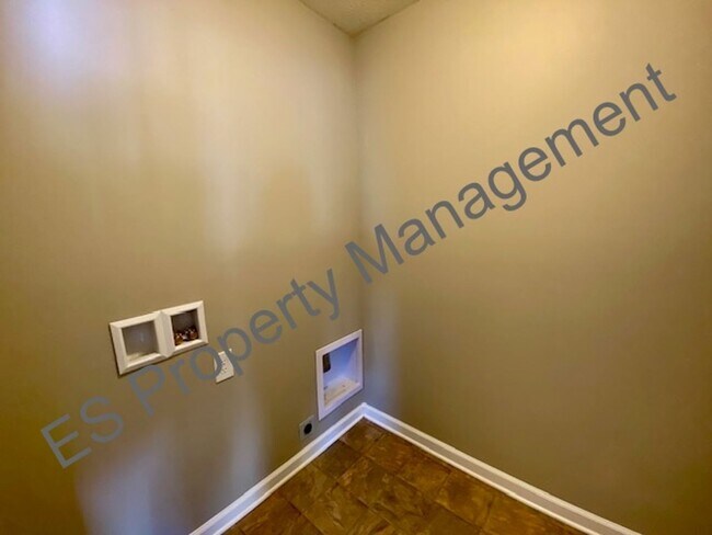 Building Photo - Beautiful 4 bedroom, 2.5 bathroom home in Ingalls- Prairie Hollow Community
