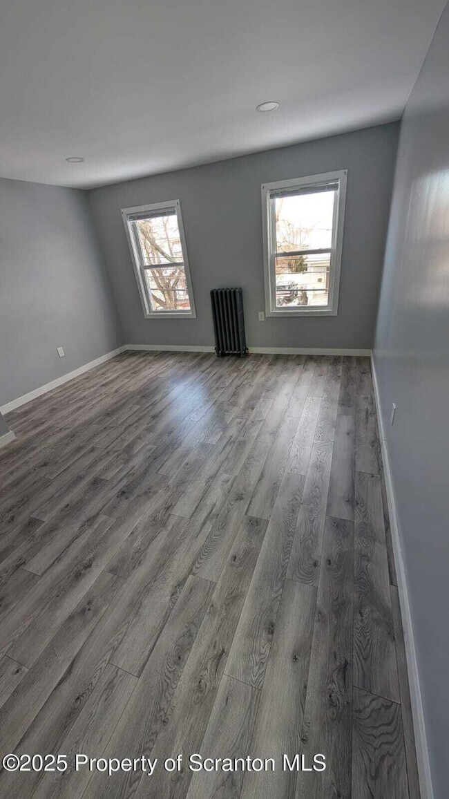 Building Photo - 124 Willow St