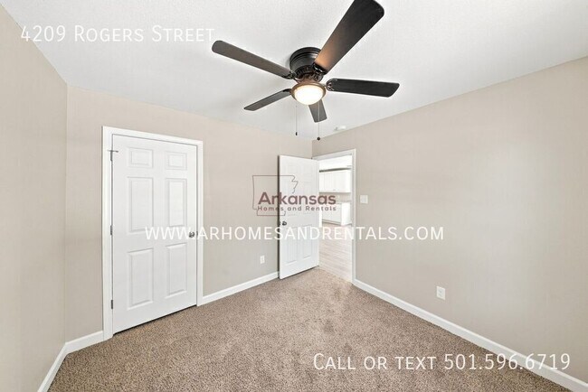 Building Photo - 4209 Rogers St