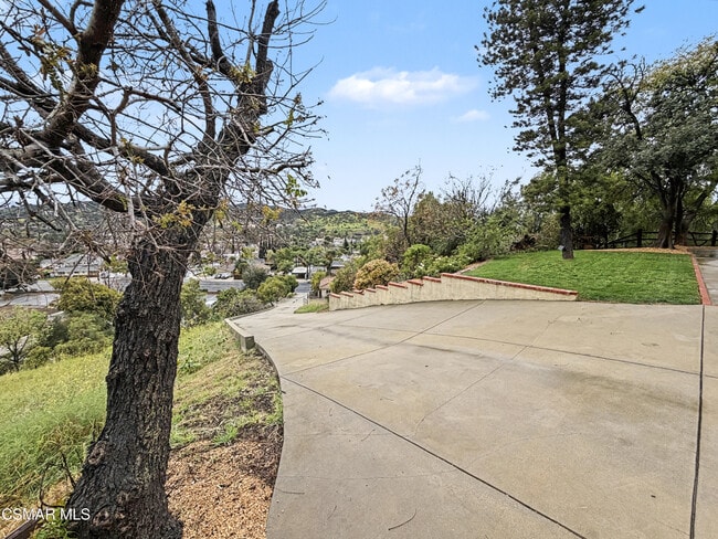 Building Photo - 2485 E Hillcrest Dr