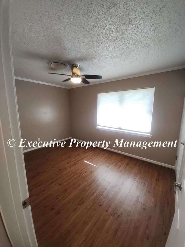 Building Photo - 1009 Robertson Ave