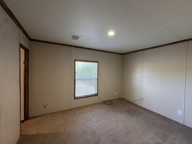 Building Photo - 405 Ware St