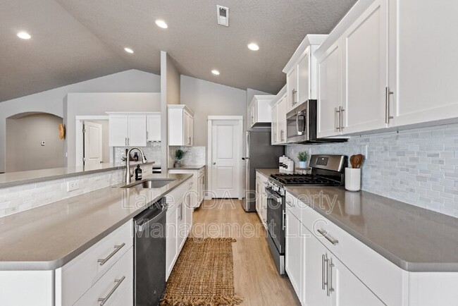 Building Photo - 5673 W Rockingham Dr