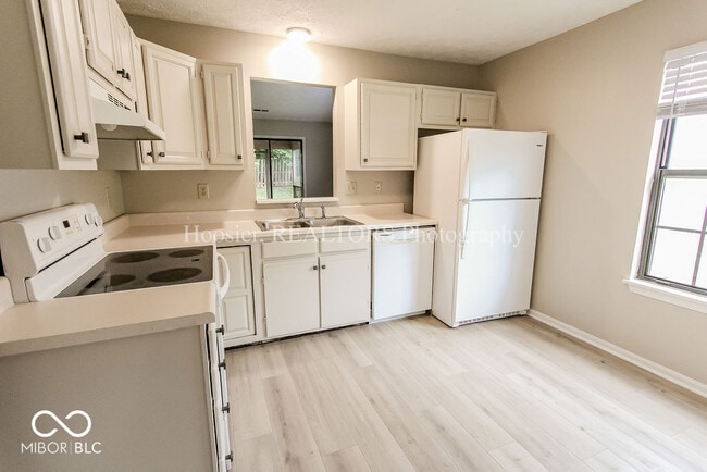 Building Photo - 14610 Village Park E Dr