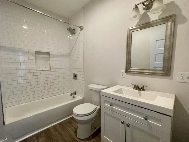 Building Photo - 1205 Tunnel Blvd