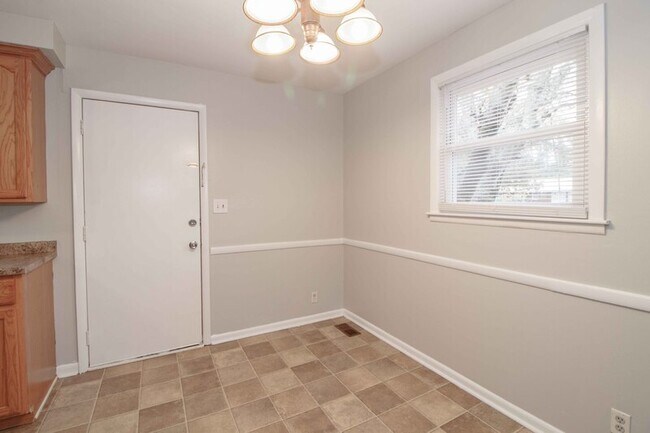 Building Photo - 402 Britton Springs Rd