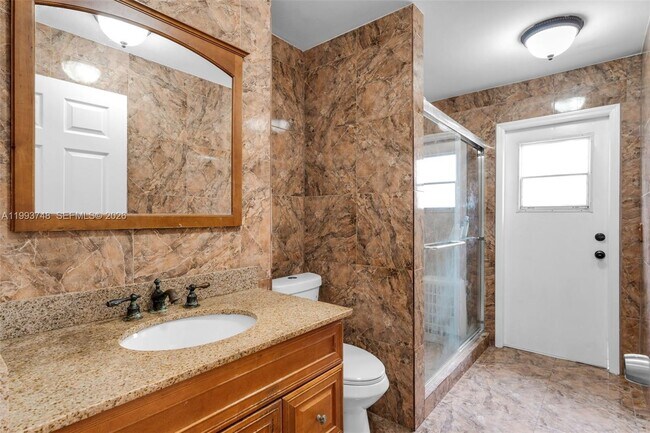 Building Photo - 10290 SW 145th Pl