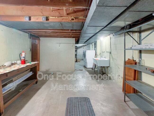 Building Photo - 1127 Louisa St