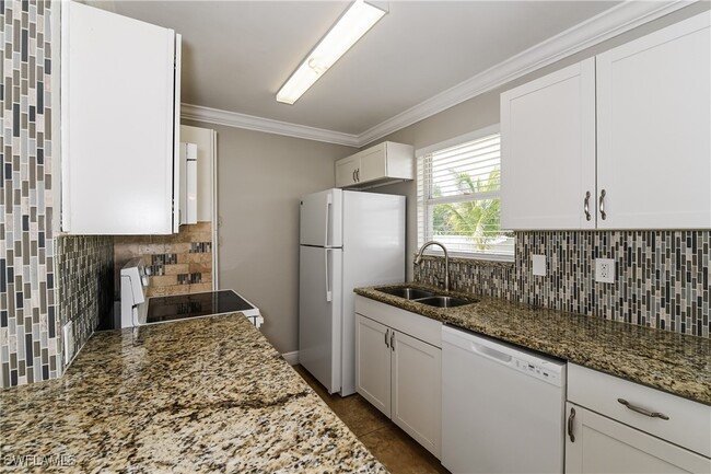 Building Photo - 2536 SW 11th Pl