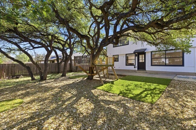 Building Photo - 1707 Yucca Ln