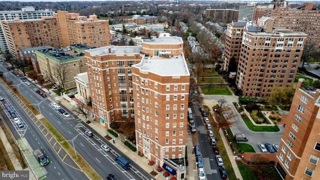 Building Photo - 100 W University Pkwy