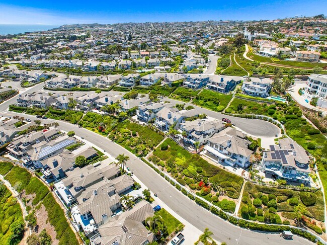 Building Photo - Stunning 4 Bed | 3.5 Bath Home Office and ...