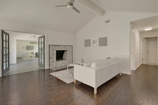 Building Photo - 7204 Hartnell Dr