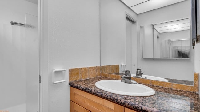 Building Photo - 53635 Avenida Bermudas