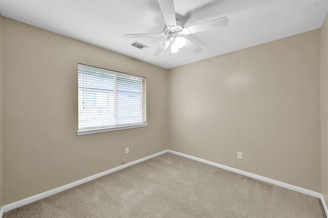 Building Photo - 506 Paradise Ln
