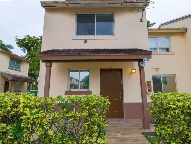 Building Photo - 14010 NE 3rd Ct