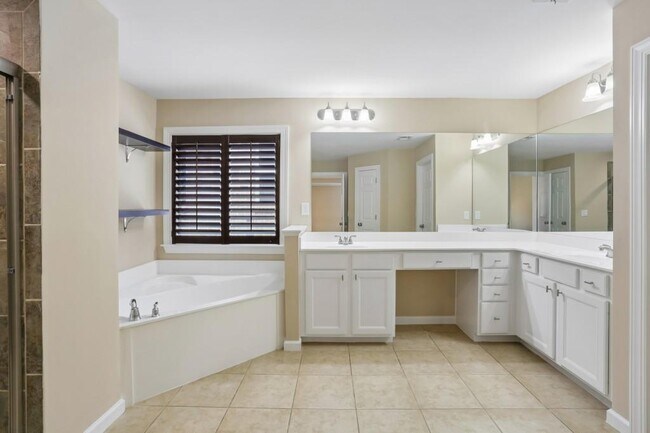 Building Photo - 1641 Danbury Parc Pl