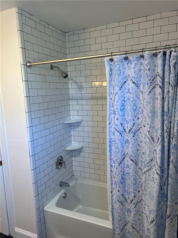 Building Photo - 223 Oliphant Ln