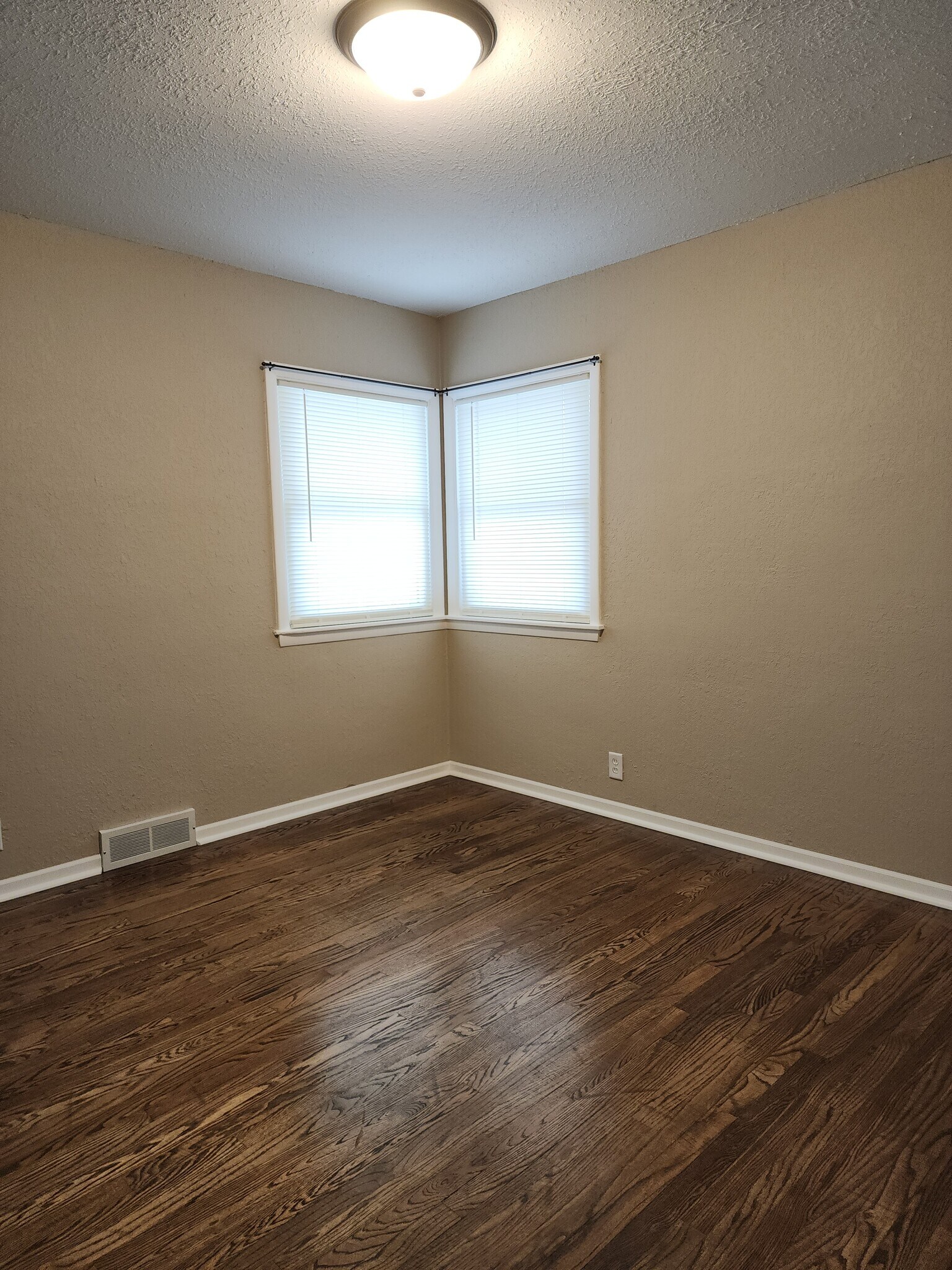 Building Photo - 1702 Clark Ave