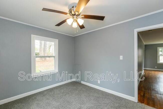 Building Photo - 1729 Dallas St