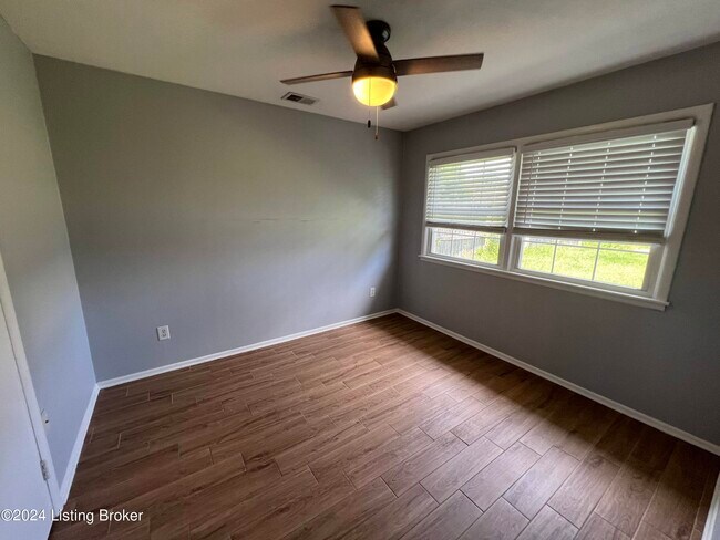 Building Photo - 2307 Medford Ln